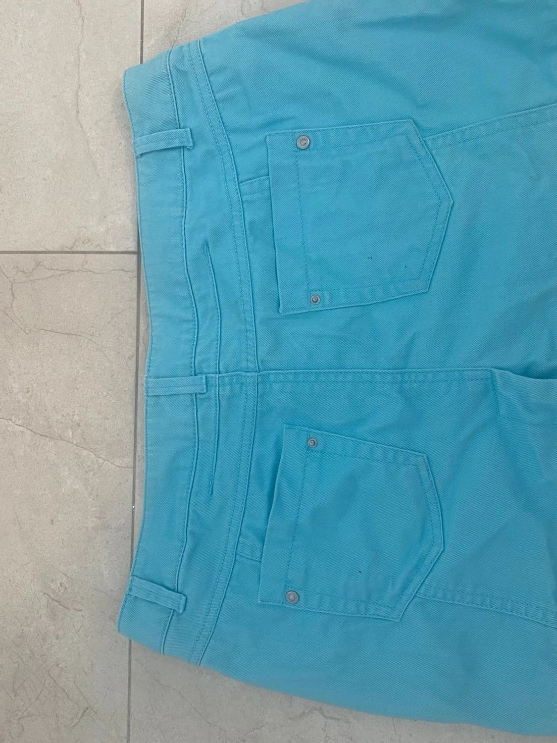 Turkos kortkjol med fickor - 1