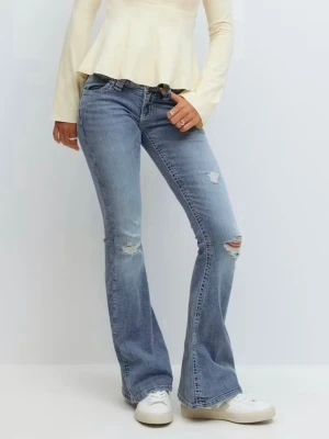 Bootcut jeans med slitningar - Säljer dessa skit snygga jeans från Gina då dom inte riktigt passar mig, endast använd en gång så inprincip helt nya!🥰 passar mig i längden som är 170