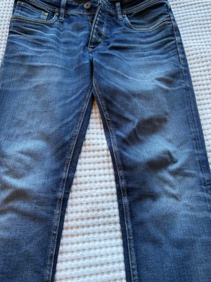 Blå jeans Jack and jones - Jeans från Jack and Jones, går inte att få tag på längre