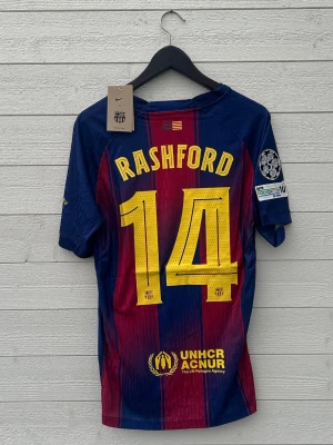 Marcus Rashford Barcelona Fotbollströja - Säljer en Barcelona fotbollströja med Rashford 14 på ryggen som är helt ny med prislapp!