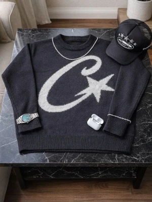 CORTIEZ + KEPS - Stickad Cortez tröja med keps, i size S och heeeelt ny. Finns i svart 🖤 rosa🩷 färger kolla min bio!                       ⚠️för att få den för 499 + keps, skriv hill mig  (123)⚠️