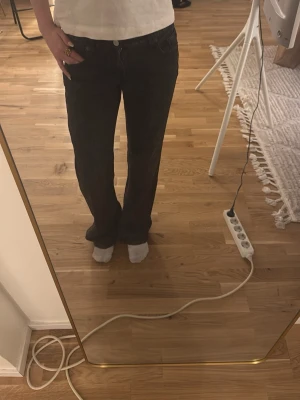 Zara jeans - Säljer mina fina Zara jeans som är wide low waist storlek 34💕