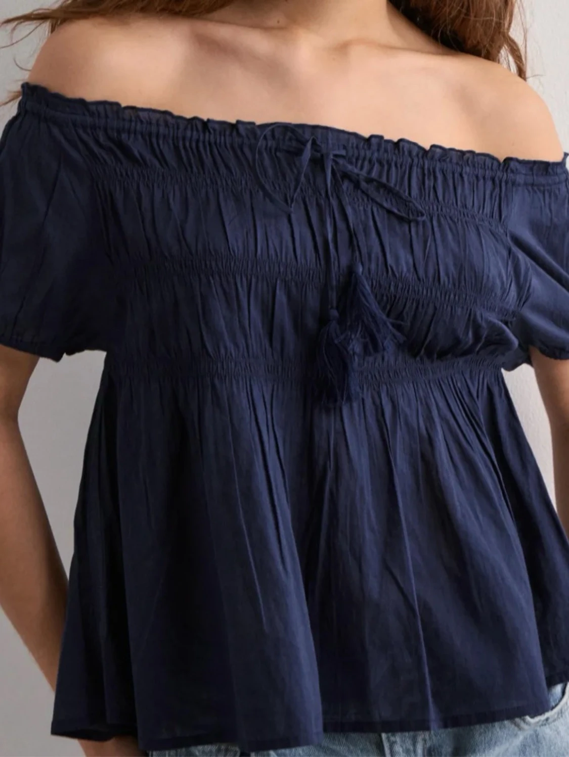 Mörkblå offshoulder topp med knyt