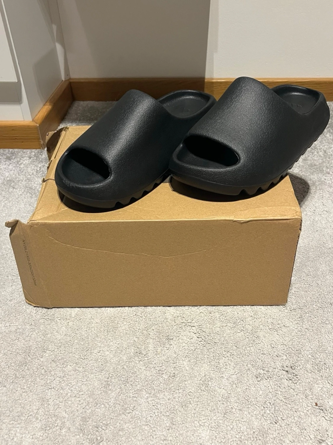 Svarta Adidas Yeezy Slides sandaler - 1