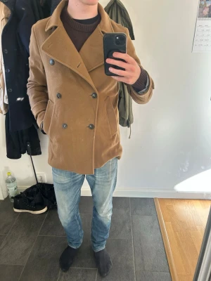 Massimo Dutti skepparrock - En super snygg brun skeppar kavaj från Massimo Dutti i superbra skick och i 100% wool.