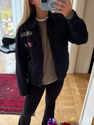 Zadig & Voltaire jacka - Jacka från Zadig & Voltaire. Fodrad med ”päls”. 