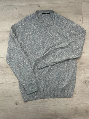 Ljusblå Oscar Jacobson tröja - Hej! Säljer denna tröjan från Oscar Jacobson//mycket fint sick//fråga gärna! 