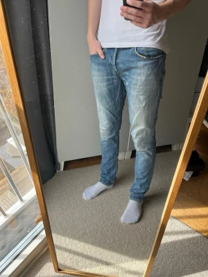 Dondup George jeans - Tja! Säljer detta feta paret jeans från Dondup!| Modell: George| Mycket gott skick, kontakta mig vid minsta fråga!| //Nils