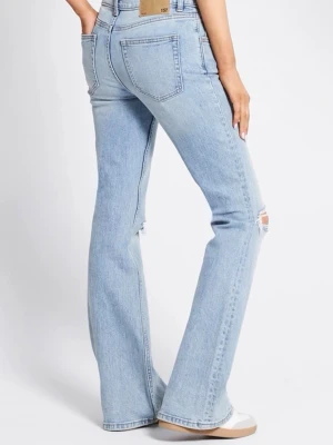 Ljusblå bootcut jeans från 157 - Säljer ett par ljusblå bootcut jeans från 157 med slitningar vid knäna och klassiska femficksdetaljer. Jeansen är tillverkade i denim med lätt stretch. Perfekta för dig som gillar en avslappnad och trendig look. Längden är short och kostar 400kr på lager 157s hemsida. Aldrig använts men har legat i garderoben ett tag. Säljer för dem bara tar upp plats i garderoben😊💕