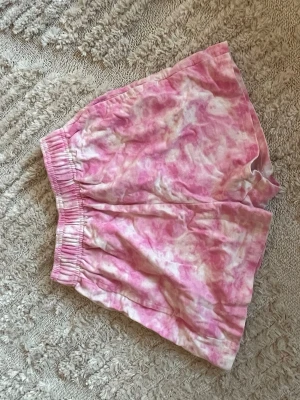 Rosa high waist shorts  - Rosa high waist shorts från Intersport 