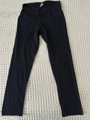 Capri leggings - Köpta på VILA i storlek XS/S. Material 90% polyamid 10% elastan. Inte använts. 🩷