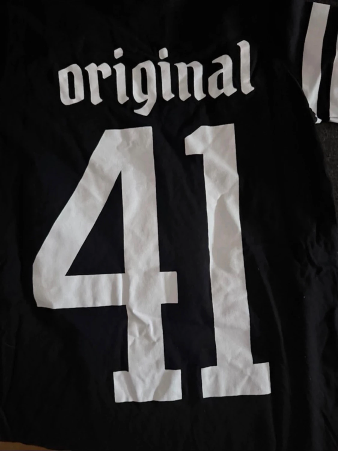 Svart t-shirtklänning med tryck - 5