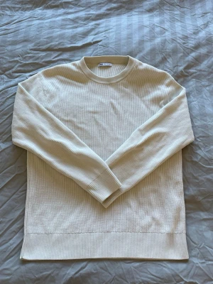 Vit Zara tröja - Vit Zara tröja som inte passar längre