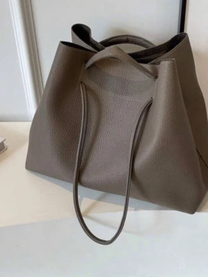 Väska  - Skit snygg mullvads brun väska, aldrig använd 