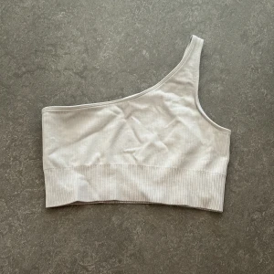 Aimn  - Tränings top från aimn, stl s. Använt fåtal gånger. 