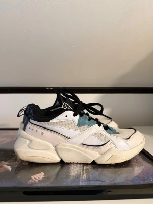 Puma sneakers - Använda några gånger, i riktigt bra skick!