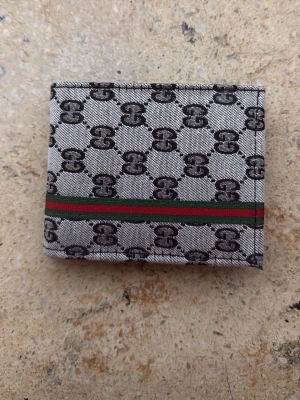 Stilig plånbok  - Säljer en stilig plånbok då jag inte använder den något mer 