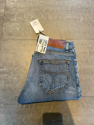 Tiger of Sweden jeans nya - Helt nya jeans ifrån tiger of Sweden med lapprna kvar på. Jeansen är i storlek w29 L34 och i modellen pistolero vilket är den populäraste. Kvitto kan visas privat