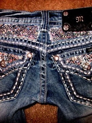 Miss Me jeans  - Söker ett par blå Miss Me jeans med snyggt mönster på bakfickorna. Storlek 24. Köper för max 900kr