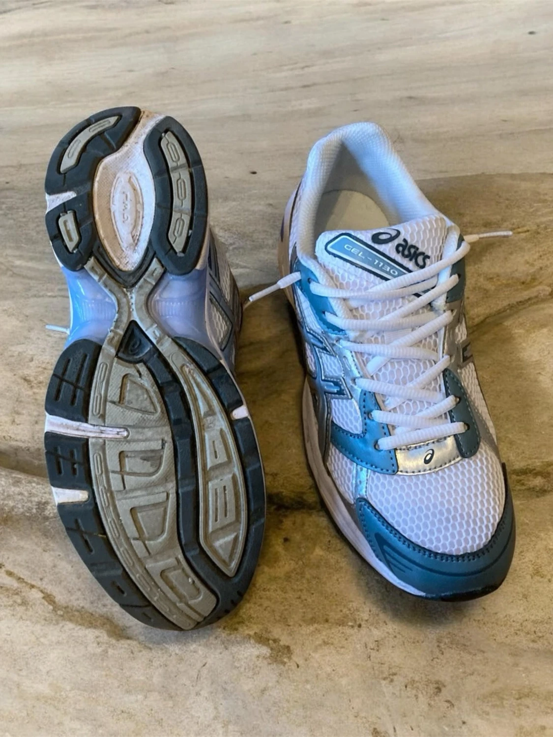 Asics Gel-1130 vita och blå sneakers - 2