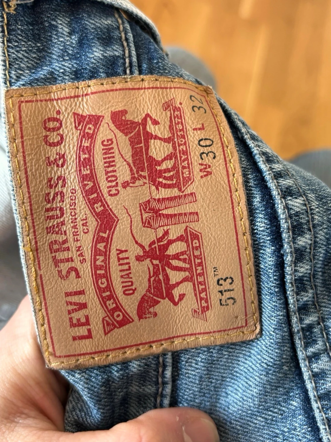 Levi's blå jeans med slitningar - 2