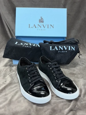 Lanvin captoe - Lanvins🙌 Otroligt bra skick, 9/10. Alla tillbehör ingår, box, dustbags, extra snören. 150+ nöjda kunder✅ Fraktar inom 24h efter köp📦🚚 Hör av dig vid minsta fundering😊🤝