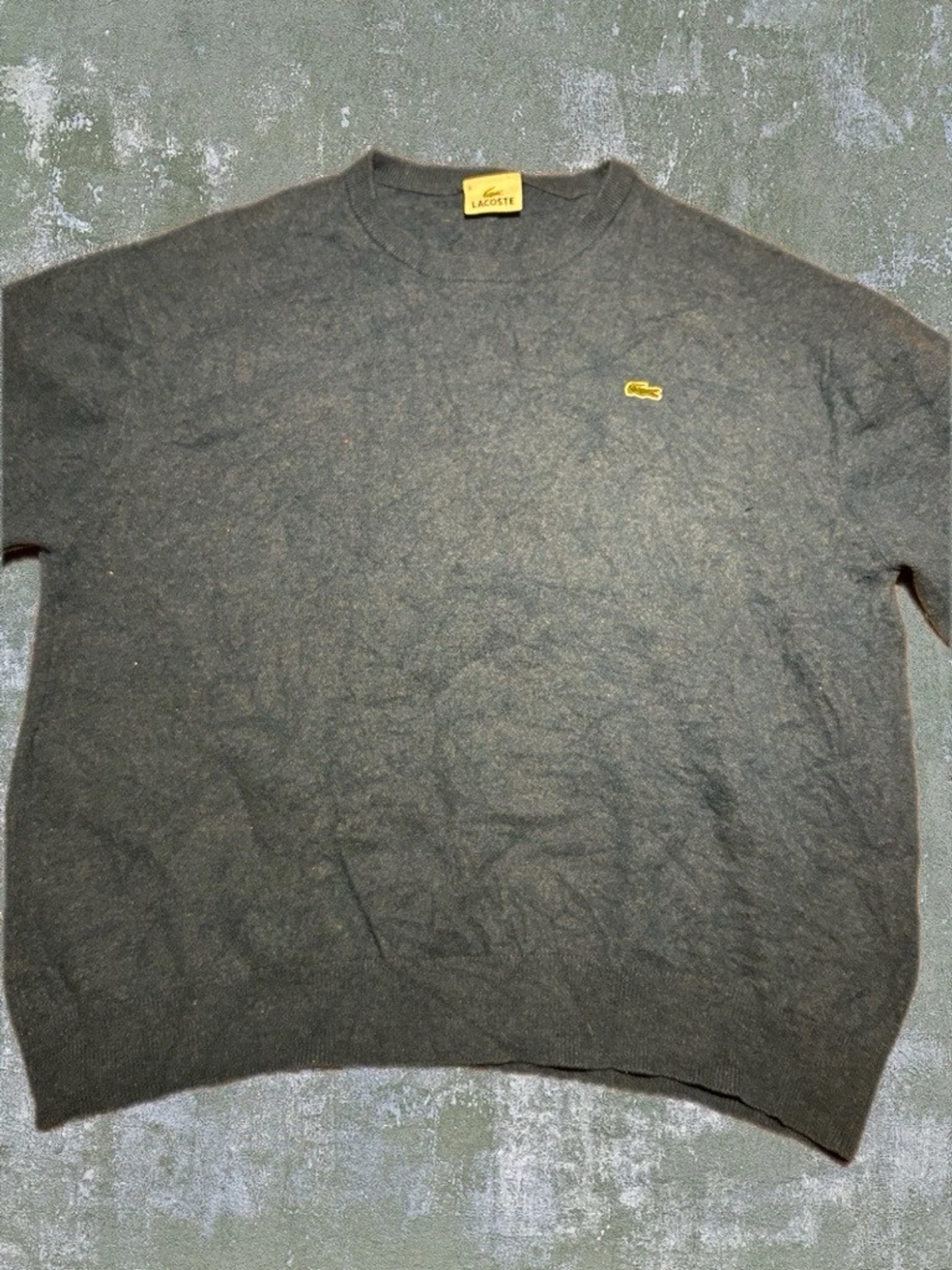 Grå rundhalsad tröja från Lacoste