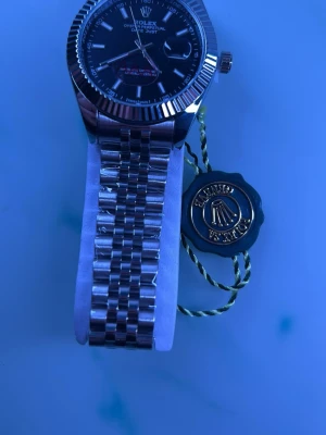 Klocka  - Hej jag säljer en fint klocka som är helt nytt för mer information jag är här! Priset kan diskuteras vid en snabb affär 