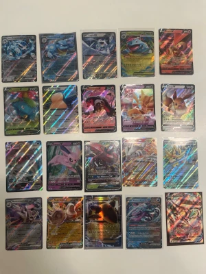 Samling Pokémonkort holo/rare - Säljer en samling med 20 Pokémonkort! Säljer för ett bra pris! Skriv dm för fler bilder eller funderingar!