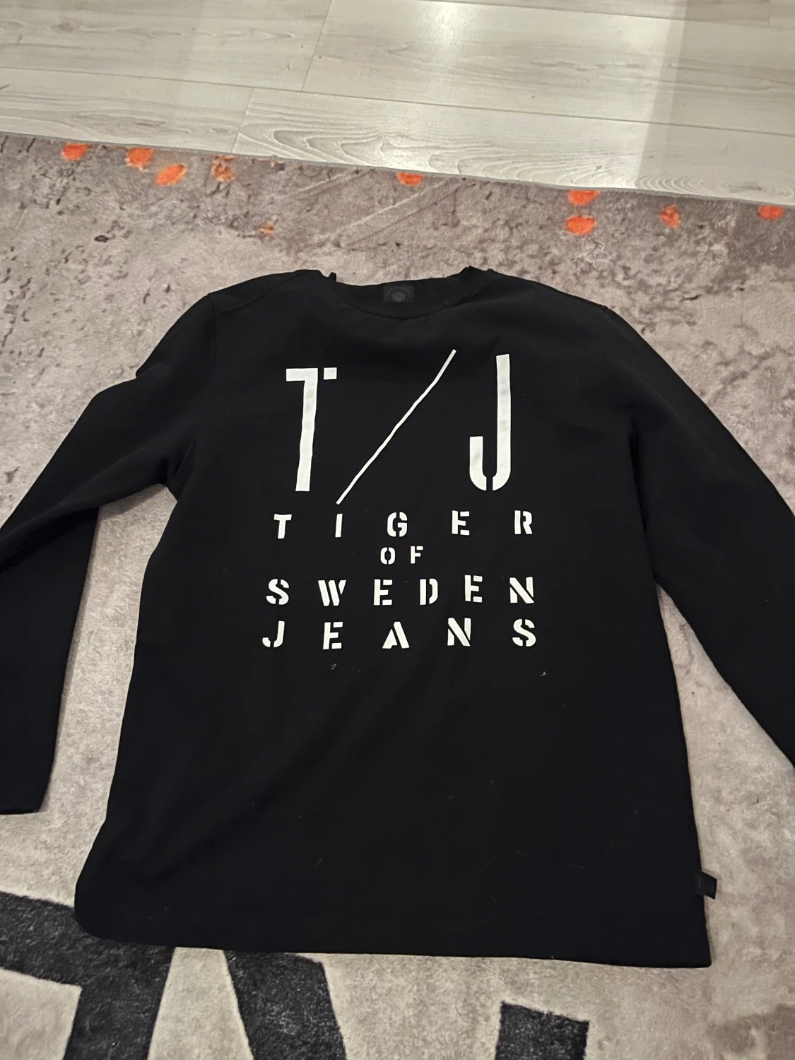 Svart långärmad tröja Tiger of Sweden