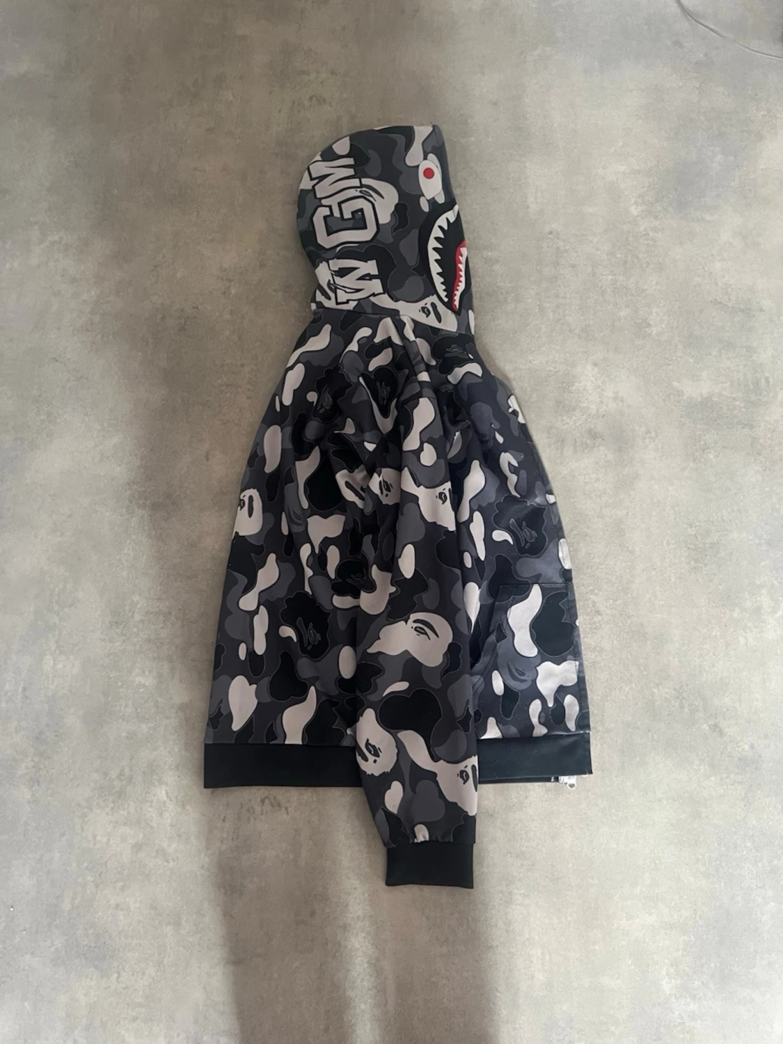 BAPE camo hoodie med hajmotiv - 1