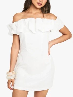 Off-shoulder klänning - säljer denna fina klänning då den inte kommit till användning, prislappen är kvar!! 