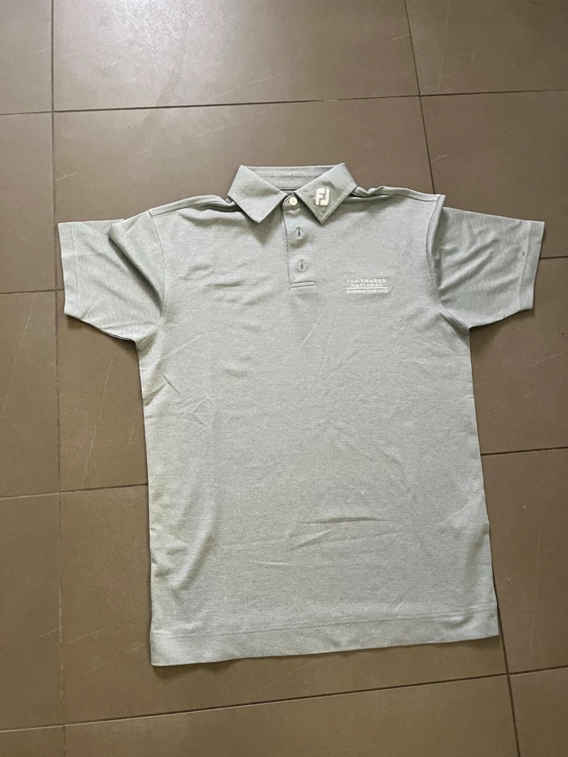 Grå piké från FootJoy PGA Sweden