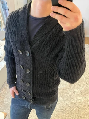 Stickad cardigan  - Cardigan | Mycket bra skick | Size - L | Pris 399 | Hör av dig vid minsta fråga eller fundering📩