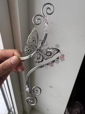 Armcuff  - Finns både i silver och guld💞 Lättböjd material som är enkel att justera. Vid osäkerhet, skriv gärna din till mig din omkrets på armen🥰 Jag gör även customs!