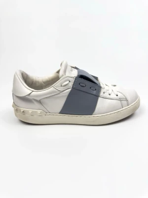 Valentino Open sneakers - Valentino Garavani Open sneakers. Storlek 40. Skick 8,5/10. Nypris ca 7700kr. 100% autentiska.