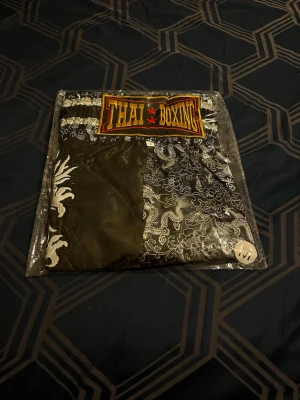 Thaiboxningsshorts  - Helt nya Thaiboxningsshorts. Sköna och bra😊           Hör av er vid frågor och funderingar.                          📦frakt inom 2-3 dagar