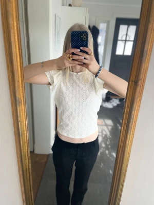 Vit blus - Söt vit blus med korta volangärmar! Perfekt för sommaren