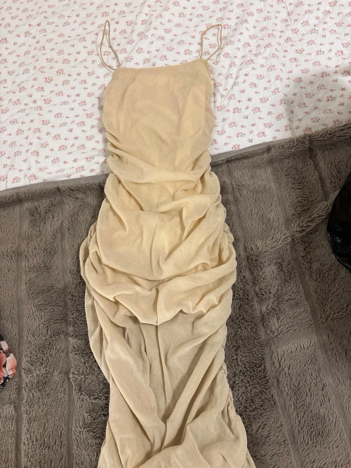 Champagnefärgad långklänning från SHEIN - 1