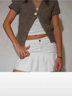 Hollister jeans kjol - Den är i toppen skick perfekt till sommaren tveka inte vid frågor 💗