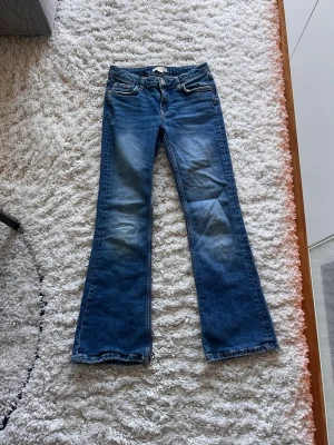 Snygga jeans från Gina  - Super snygga jeans från Gina i storlek 146/152. Justeringsbara i midjan