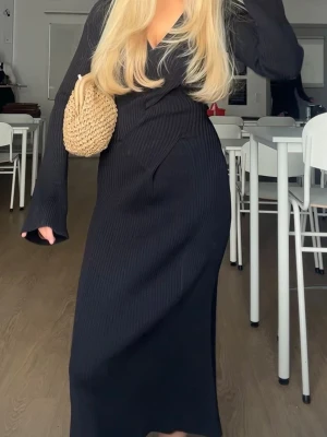 Adoore klänning  - Använd en gång ! 