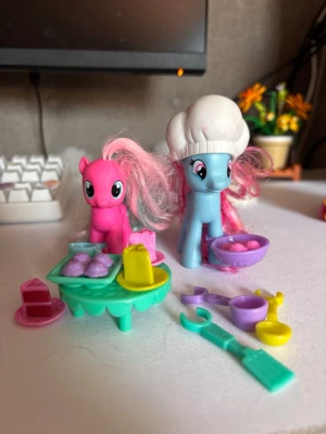 My little pony bundle - KÖP EJ! RESERVERAD. My little pony Twirly Treats, Mrs Dazzle cake och Sunset Shimmer. Bra skick!