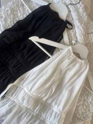 öppen rygg toppar - De trendiga topparna med knytband i ryggen💕priset är för båda tillsammans 