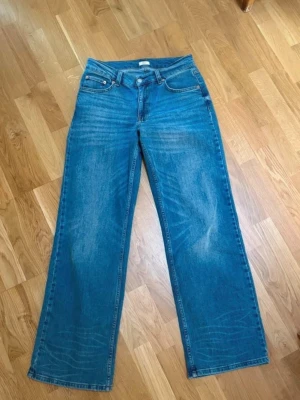 Blåa baggy jeans - Jättesnygga blåa baggy jeans från Nelly🩷