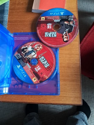 Red dead redemption 2 PS4/PS5 - Grymmt spel med båda skivor