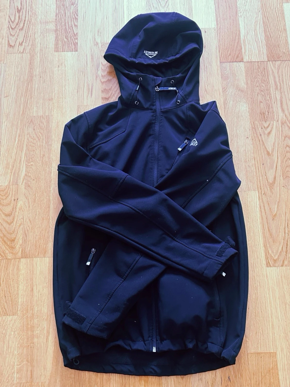 Svart softshelljacka från McKinley - 2