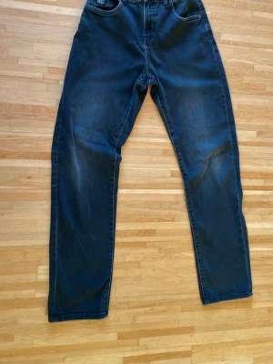 Svarta jeans  - Feta svarta jeans från Lab Industries i storlek 170.