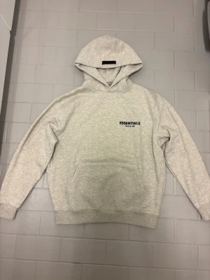 Essentials Hoodie - Väldigt fin hoodie och helt ny! Storlek S