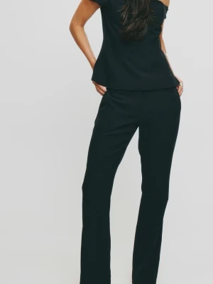 Kostymbyxor från Bikbol - Säljer dessa kostymbyxor från Bikbok. De är svart och är i modellen Vera. Dem är använda fåtal gånger. De är storlek 34💕